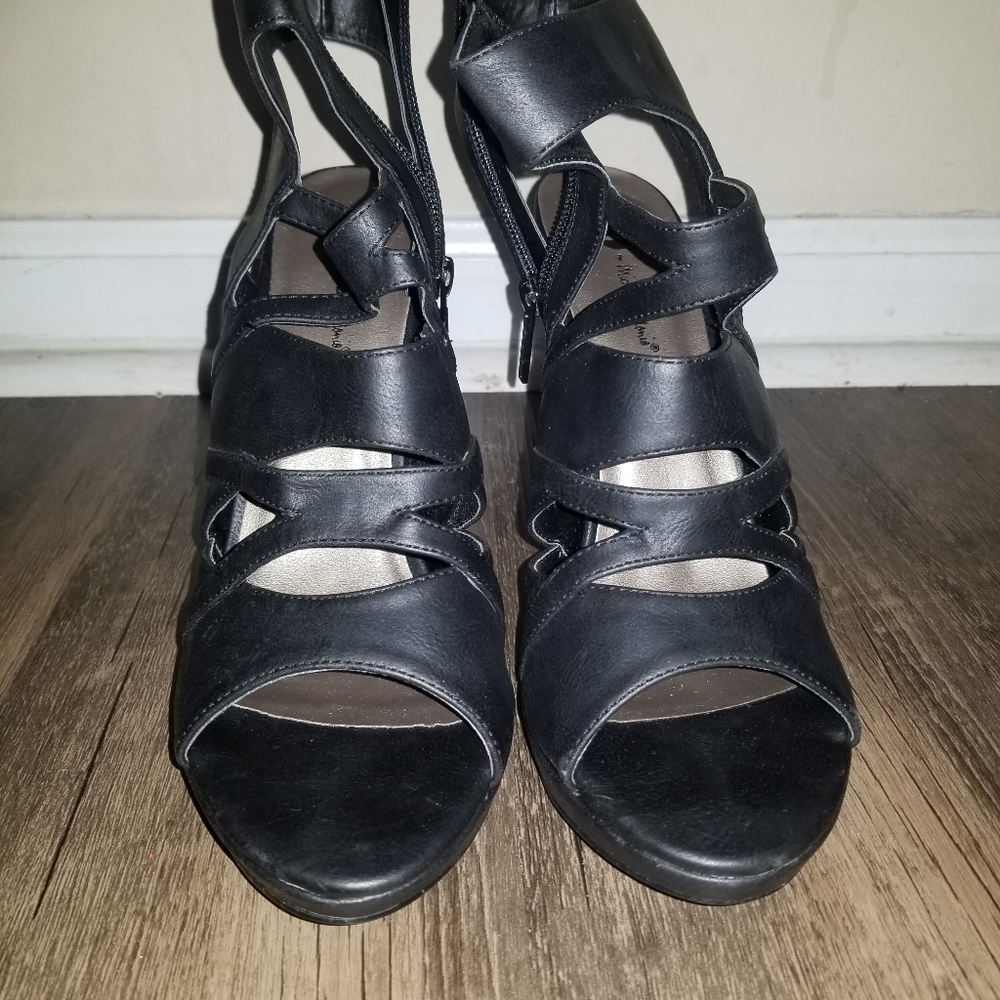 Heels - Picture 4 of 6